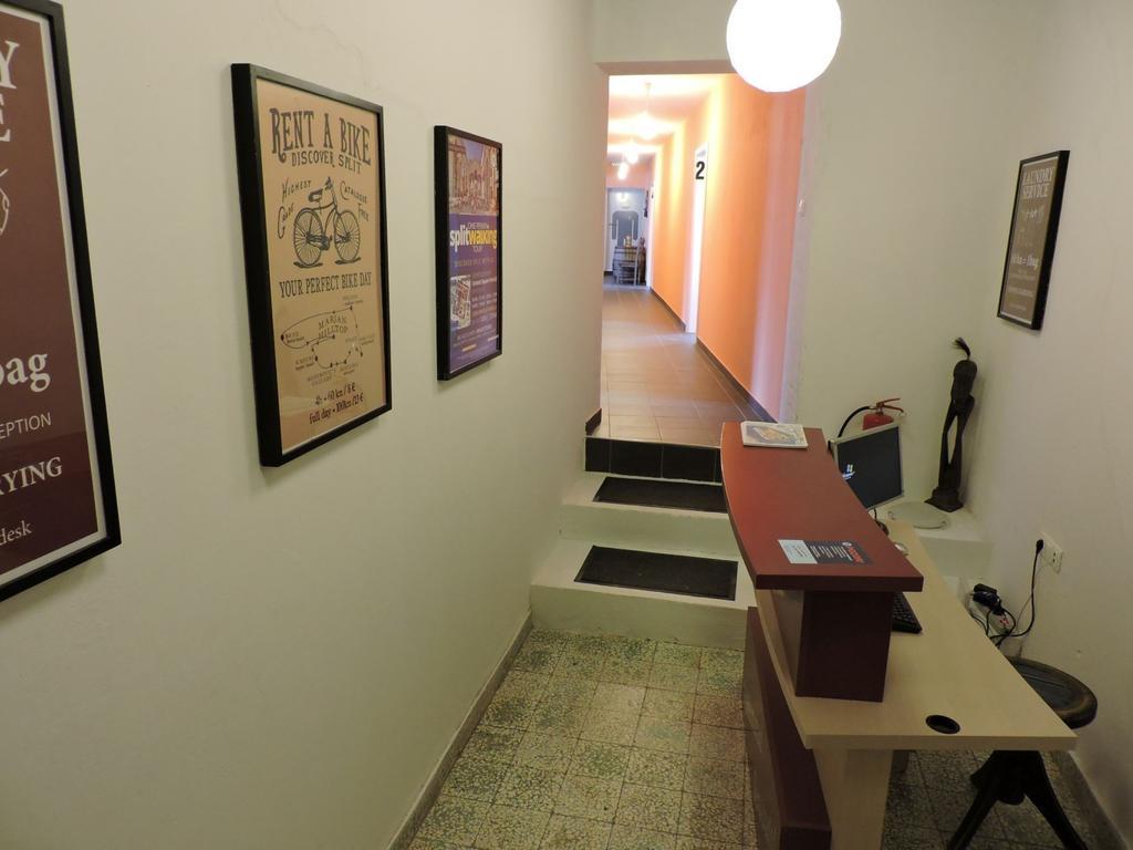 Hostel Marina Trogir Bagian luar foto