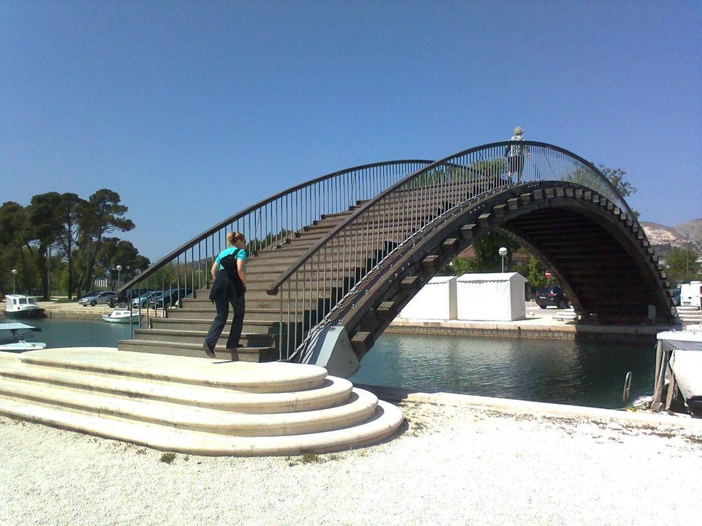 Hostel Marina Trogir Bagian luar foto