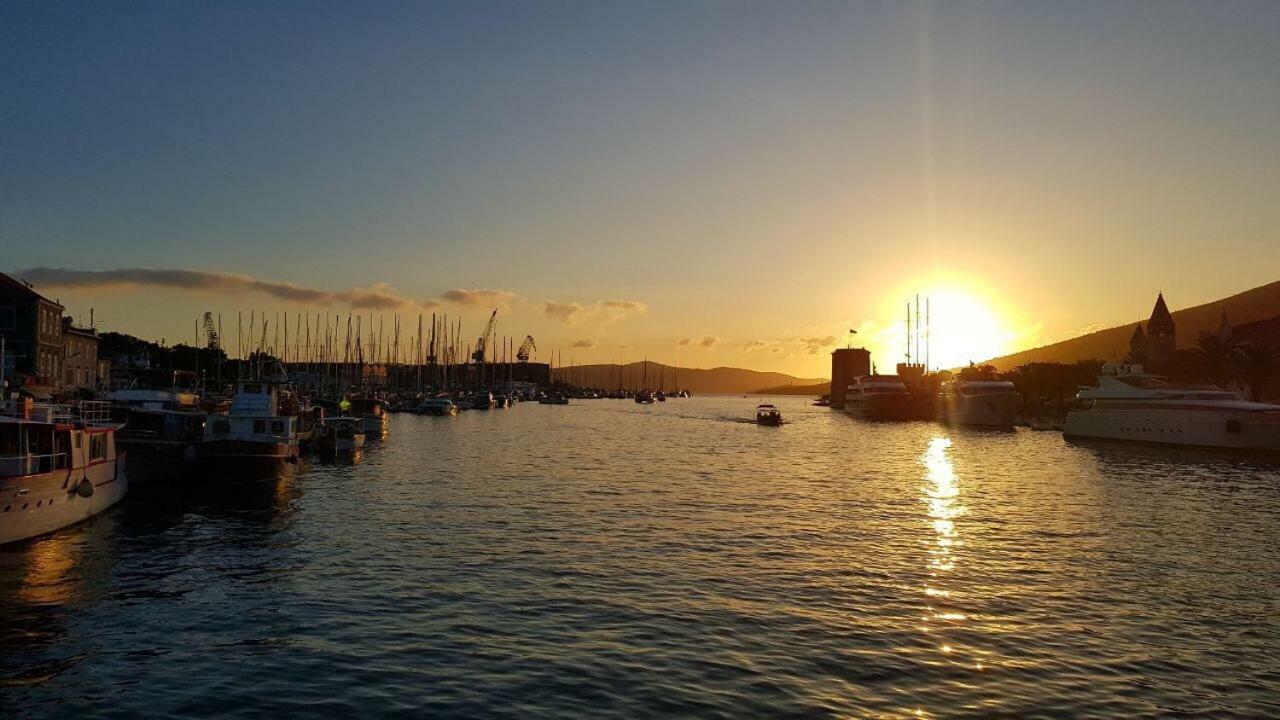 Hostel Marina Trogir Bagian luar foto