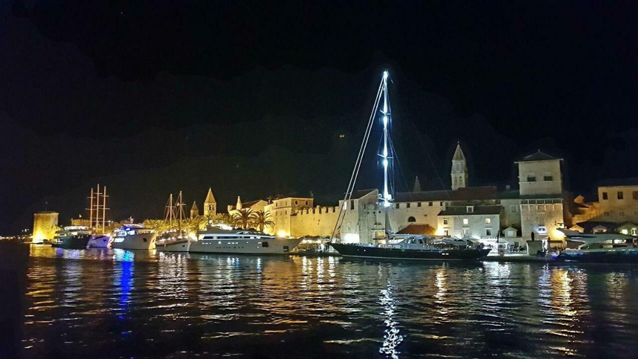 Hostel Marina Trogir Bagian luar foto