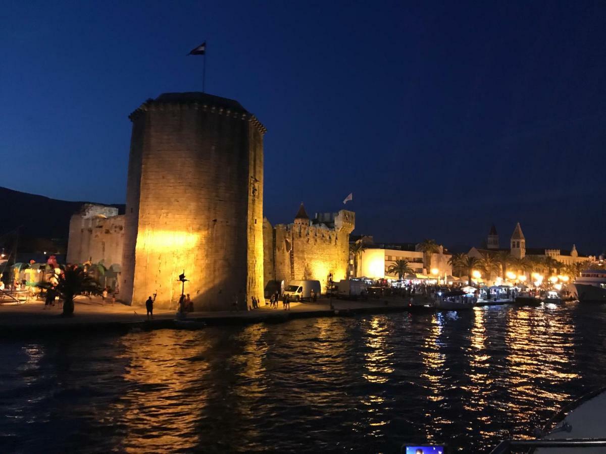 Hostel Marina Trogir Bagian luar foto